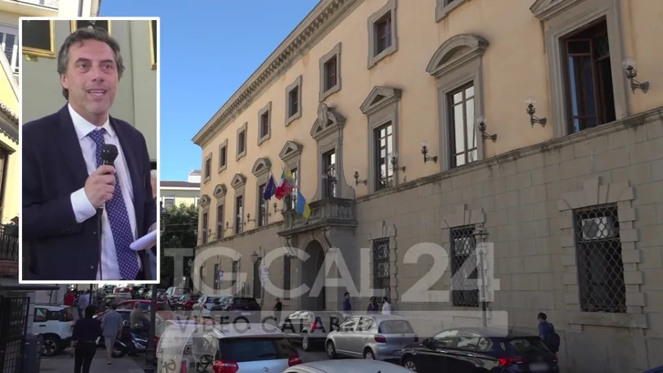 Crisi al Comune di Catanzaro, Fiorita presenta la nuova Giunta