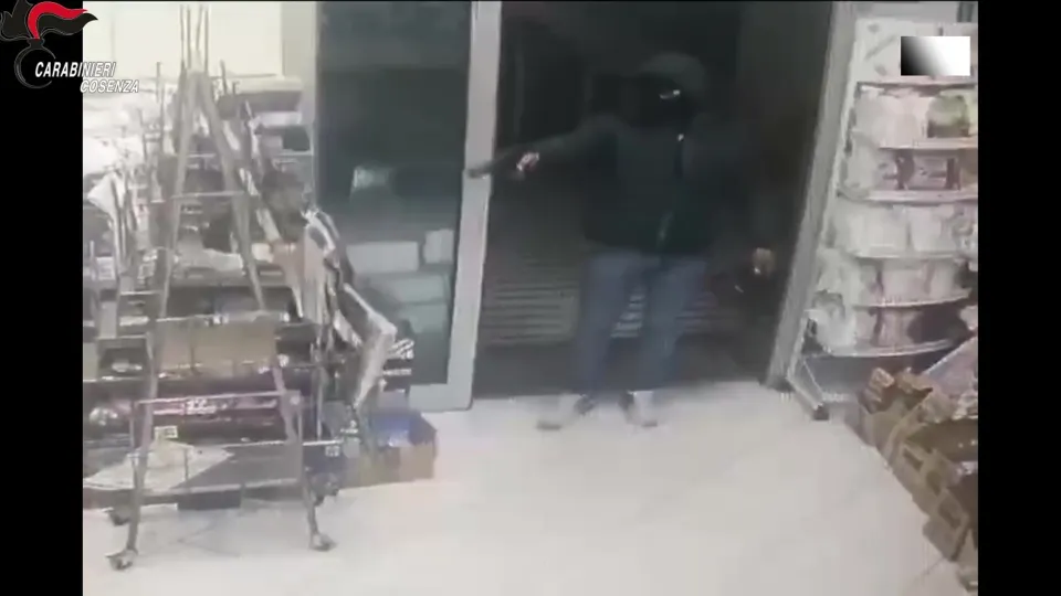 Arrestato rapinatore seriale degli esercizi commerciali nel Cosentino