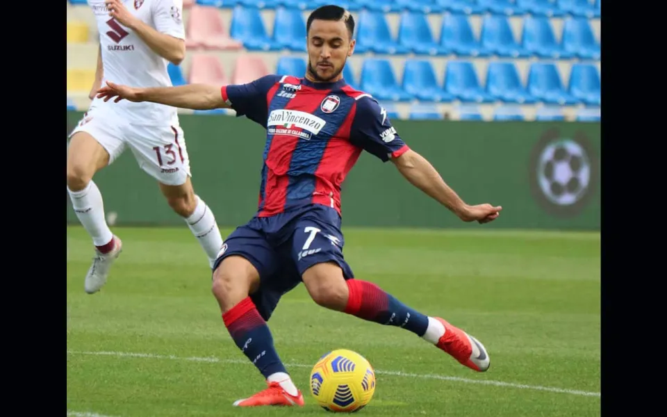 Calcio, insulti razzisti e auguri di morte a Ounas dopo Crotone-Torino (foto)