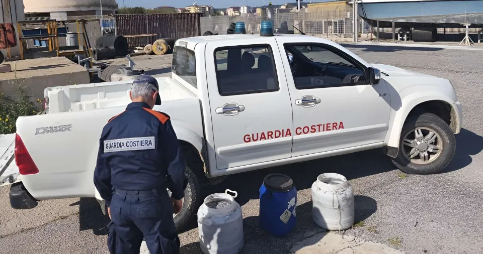 Pesca illegale nel Crotonese: multe e sequestri della Guardia costiera