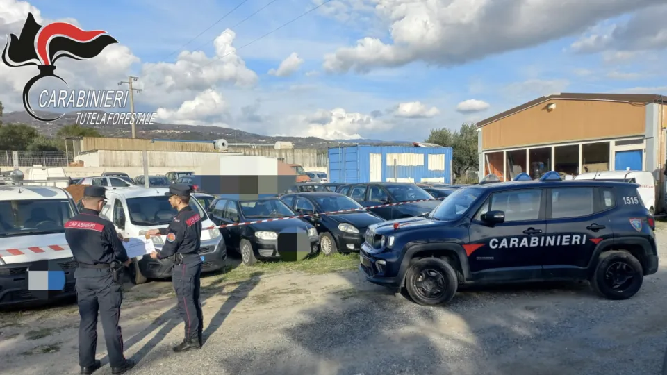 Smaltivano illecitamente rifiuti per attività di autodemolizione: denunciati padre e figlio