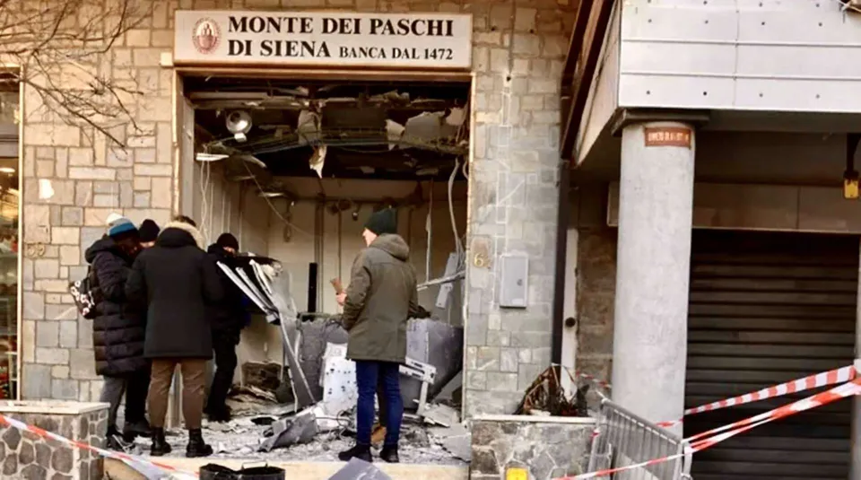 Colpi in serie ai bancomat in Calabria, fermate 5 persone