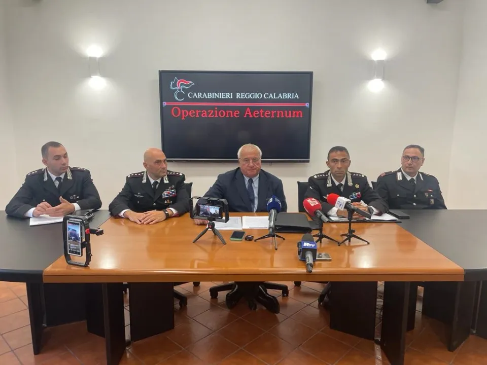 Operazione "Aeternum": tra gli arrestati il sindaco di Oppido Mamertina, un sacerdote, medici e agenti di polizia locale