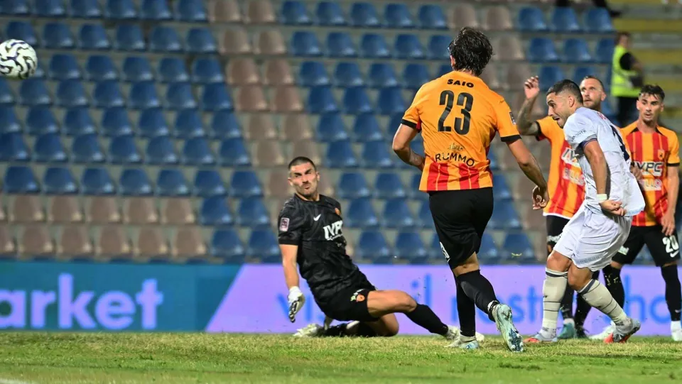 CALCIO | Crotone stoppato in casa dal Benevento all'esordio
