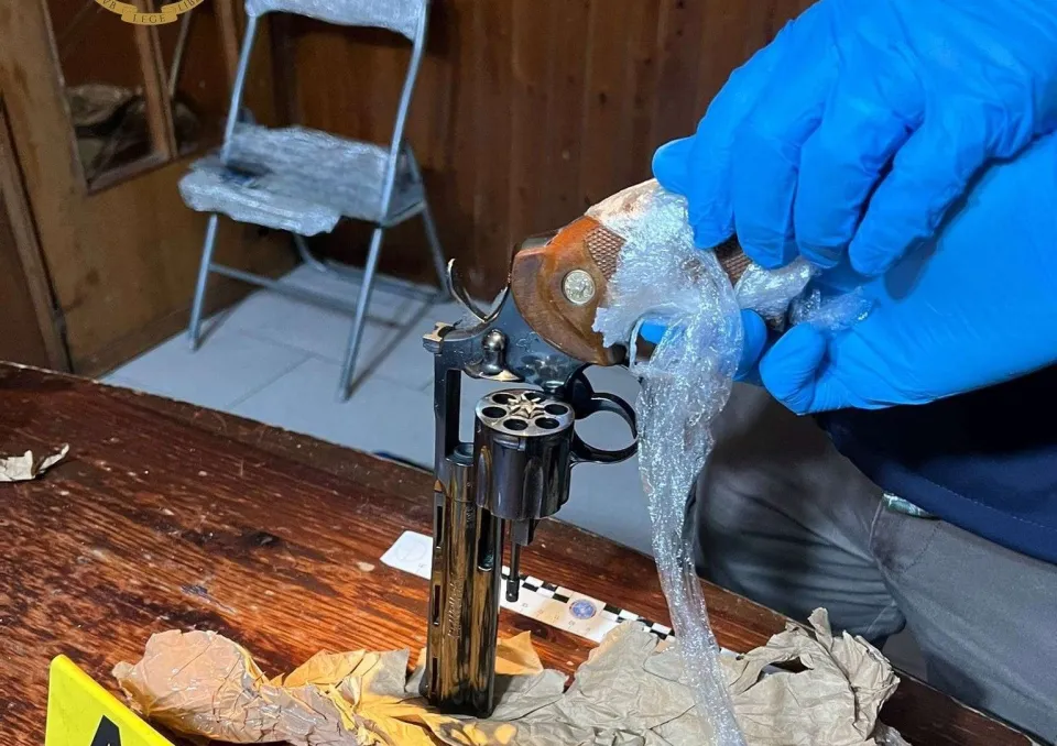 Reggio Calabria: armi e droga in casa, arrestati due fratelli
