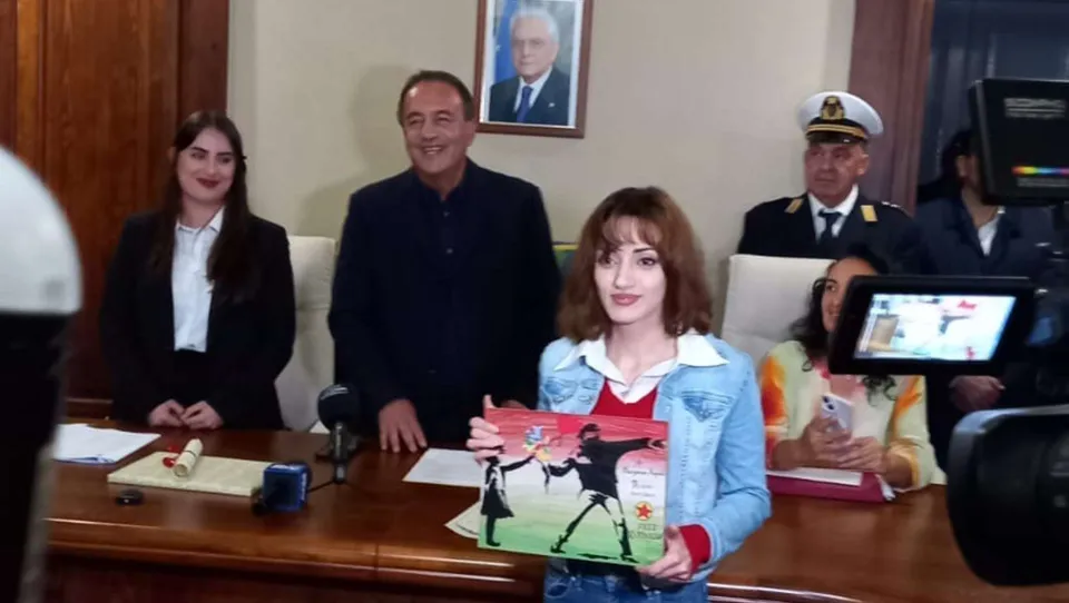 Riace conferisce la cittadinanza onoraria a Maysoon Majidi