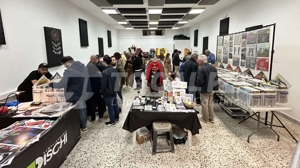 Crotone accoglie a braccia aperte la fiera del disco e del vintage