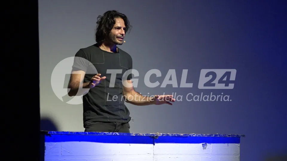 Marco Bocci ed il mito di Ayrton Senna in scena a Crotone con "Lo Zingaro"