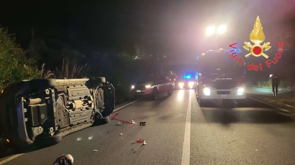 Tragico incidente stradale sulla ss 18: muore giovane motociclista