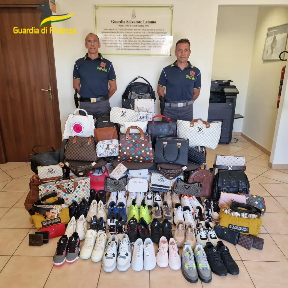 Catanzaro: sequestrati 900 articoli contraffatti e denunciate cinque persone