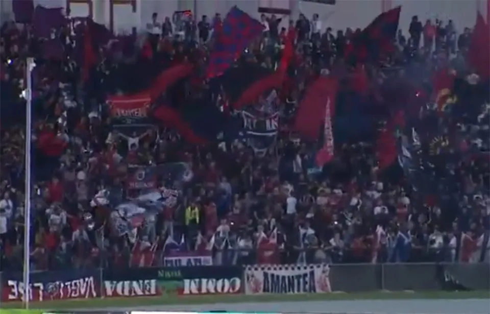 Calcio, Serie B | Una doppietta di Larrivey regala la salvezza al Cosenza
