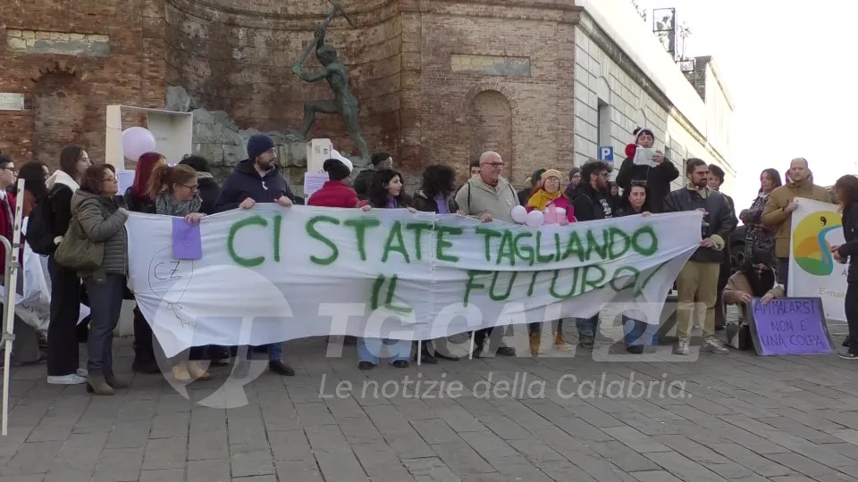 Tagli ai fondi per il contrasto ai disturbi alimentari: scatta la protesta