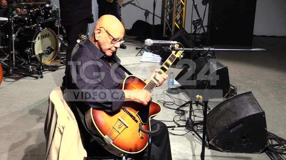 VIDEO | Il profeta del jazz torna in patria: Lino Patruno one night show a Crotone
