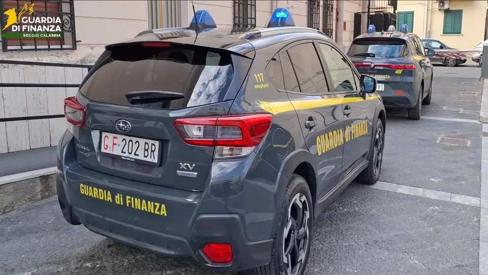 Reggio Calabria: cover contraffatte e vendute su Tik Tok, denunciato gestore del sito