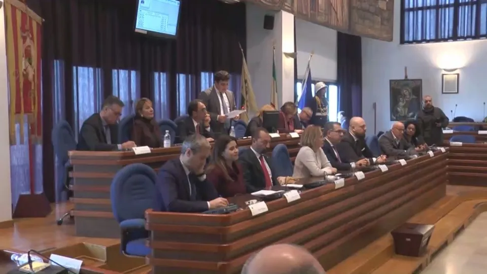 Catanzaro, non sono mancate le proteste al primo Consiglio Comunale dopo "Gettonopoli" (VIDEO)