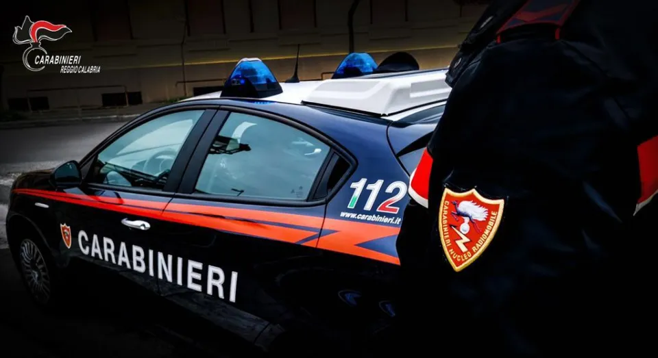 Spostavano le salme per far posto a nuove sepolture: 16 arresti a Cittanova