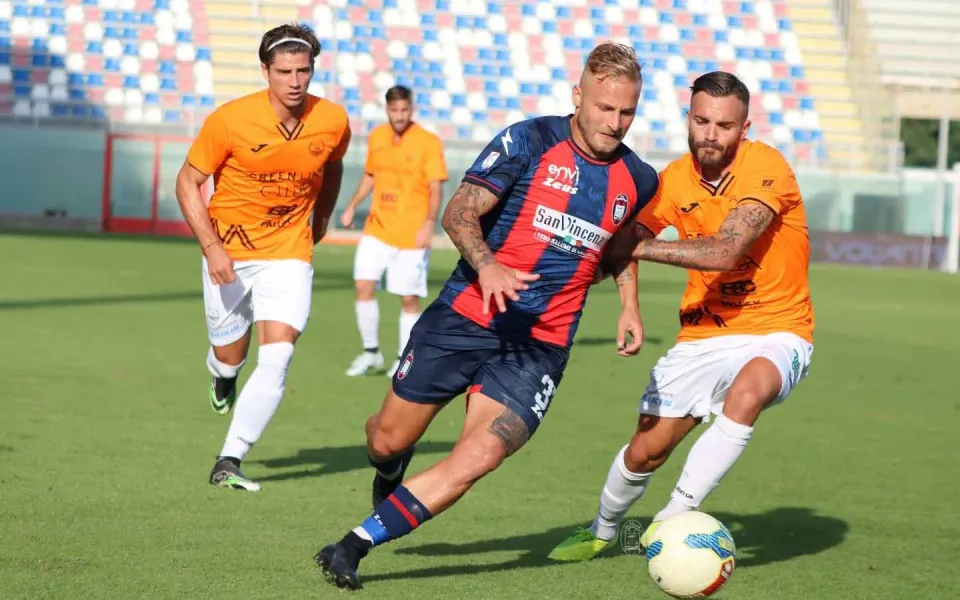 Calcio | Coppa Italia Serie C : il Crotone batte il Monopoli al termine dei supplementari