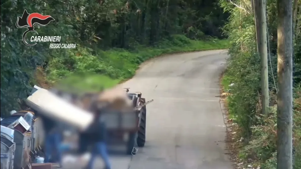 Discariche abusive in strada: notificati 16 avvisi di garanzia