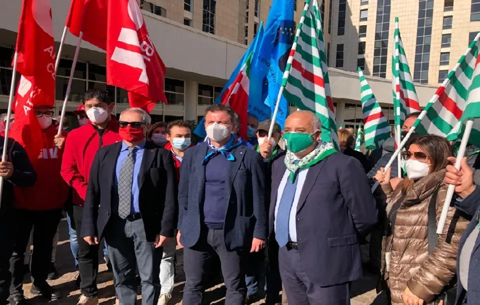 Cos'è il vero precariato? Cgil, Cisl e Uil dicono chiaro alla Regione e alla politica: così non va!