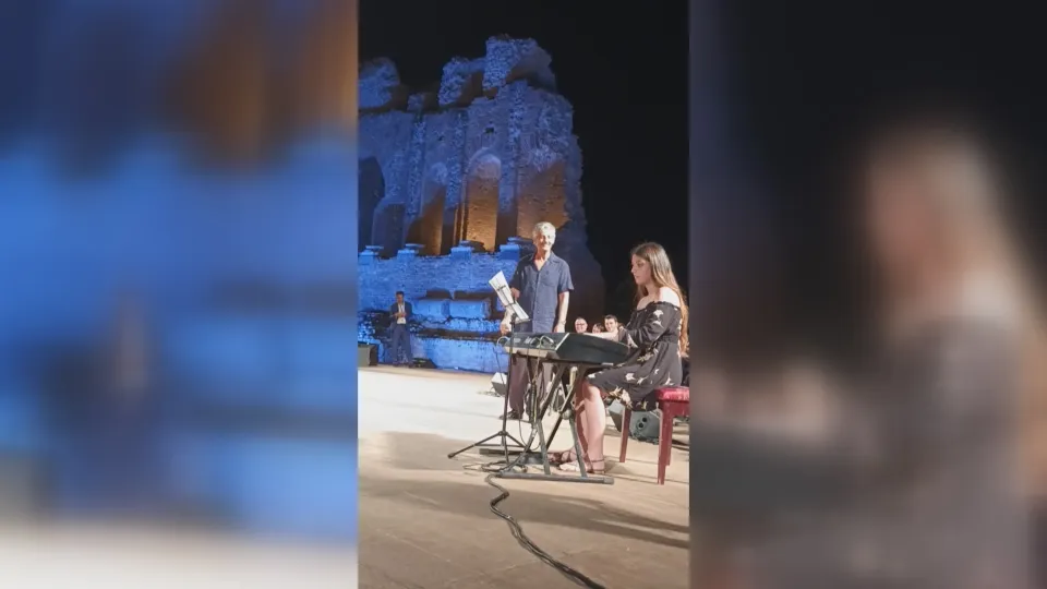 Fiorello alla figlia Angelica: «Pensa al premio di Gerardo Sacco...»