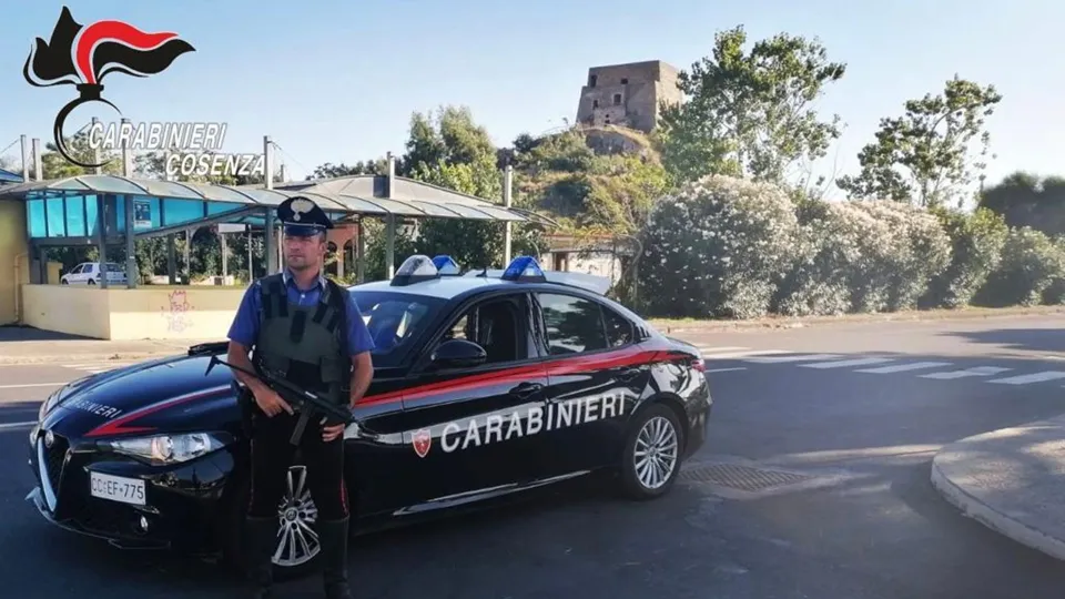 Migliaia di scarpe rubate a Scalea ritrovate a Casoria: due arresti