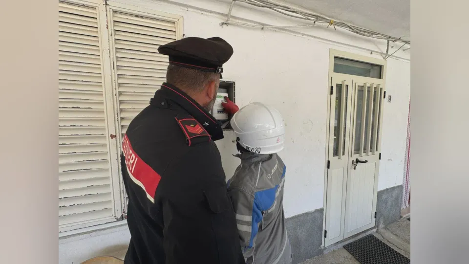 Arma clandestina nascosta e furto di corrente: due denunce nel Catanzarese
