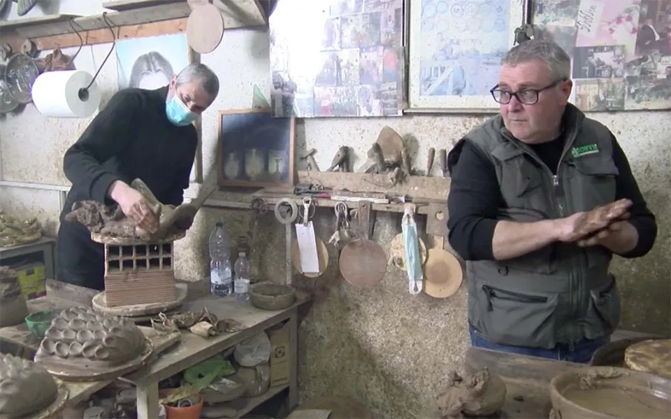 Tradizioni e antiche ritualità si tramandano da generazioni nelle ceramiche di Seminara