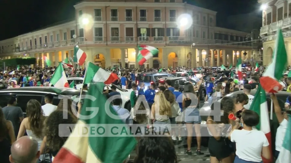 VIDEO | Il cielo è Azzurro sopra Londra, l'Italia è campione d'Europa: i festeggiamenti a Crotone