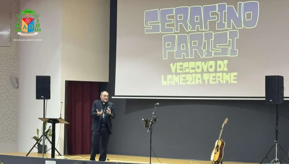 Lamezia, il vescovo Parisi agli studenti: “Abbiate il coraggio di stravivere”