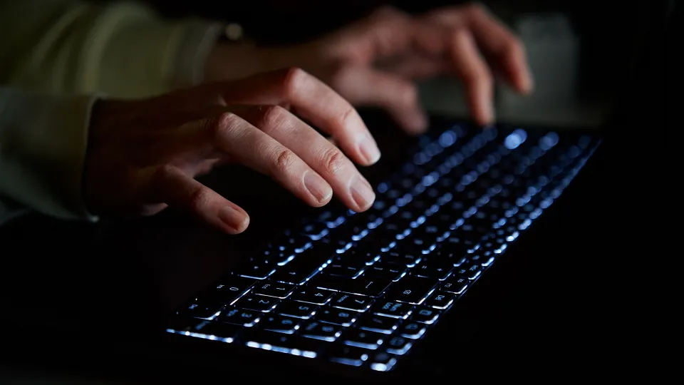Attacco hacker anti-Israele a sito web degli aeroporti calabresi