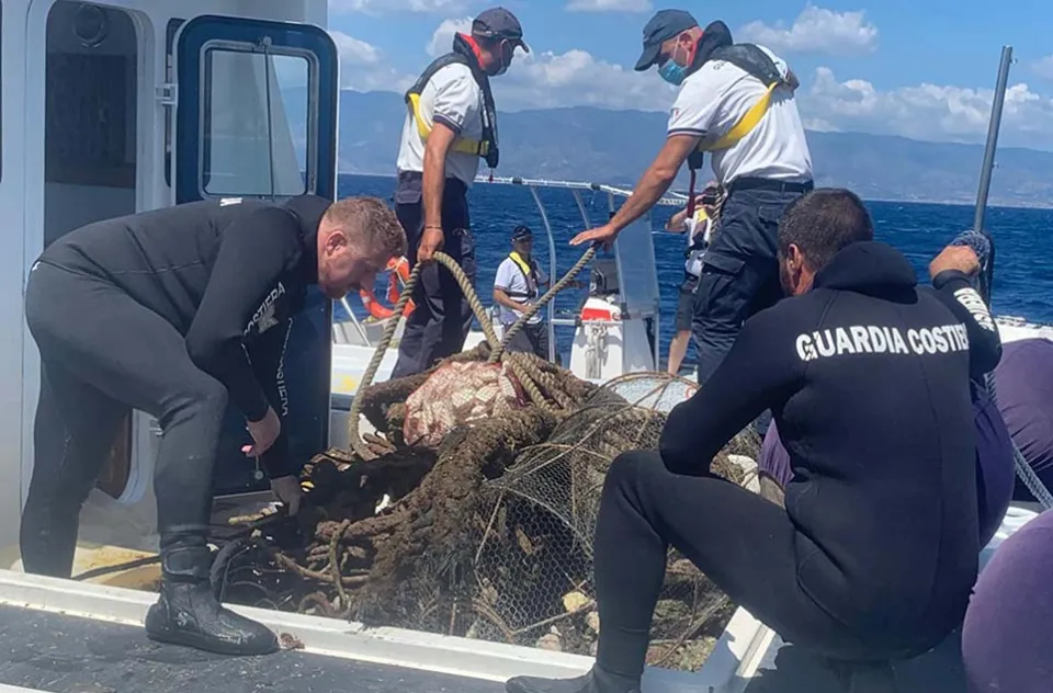 Reggio Calabria, liberata un’area di 2600 mq occupata da sistemi d’ormeggio abusivi