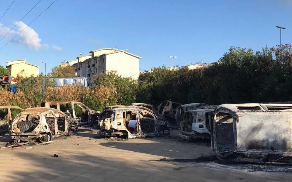 Reggio Calabria: ad Arghillà trovate 20 carcasse di auto incendiate
