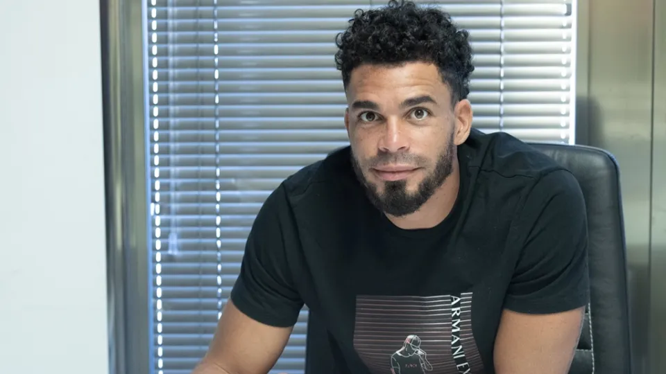 Calcio Serie B: il Crotone risolve il contratto con Emmanuel Riviere "per grave inadempimento"