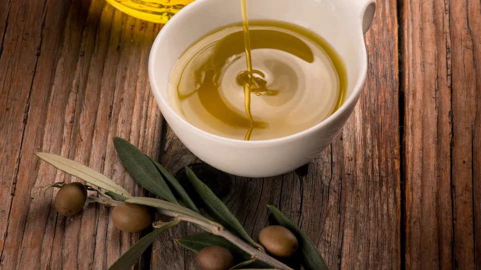 Olio, la Calabria tra le eccellenze italiane nella guida Slow Food 2026