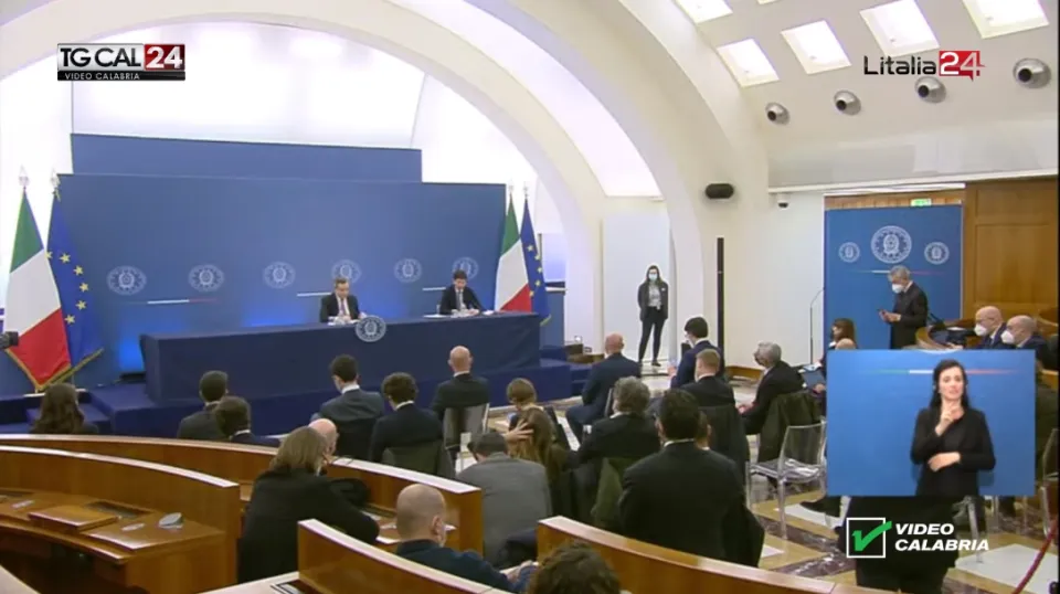 COVID | Fine dello stato d'emergenza dall'1 aprile, da maggio via il Green pass: il Governo approva la nuova linea