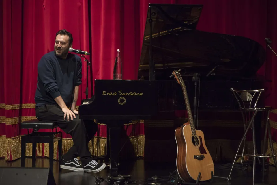 Cesare Cremonini all'Unical: dialogo su emozioni e fragilità