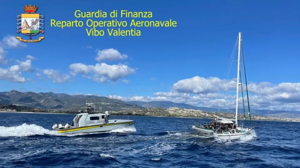 Ennesimo sbarco di migranti a Roccella, arrivate 114 persone: è il quarantesimo negli ultimi 3 mesi