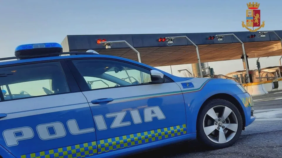 Incidente sull'A2: perde la vita una donna