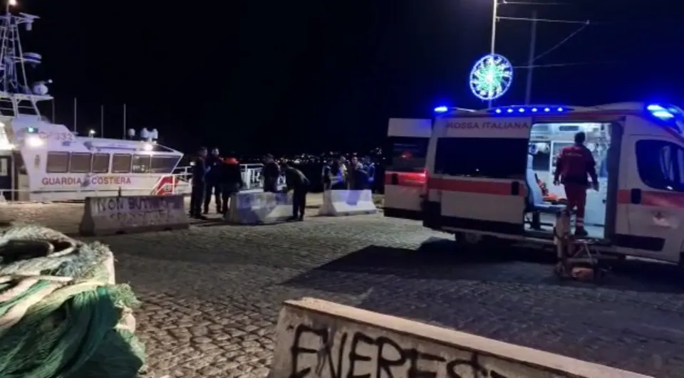 Nuovo sbarco di otto migranti a Crotone: necessitano delle cure