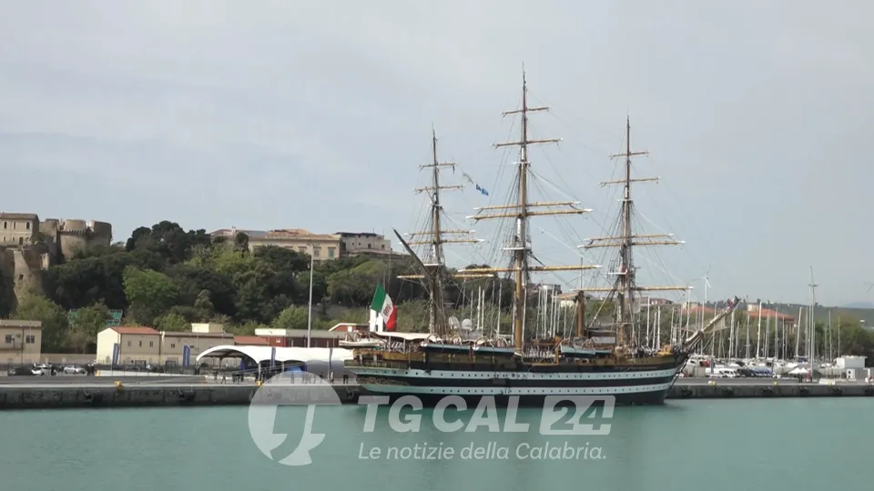 La nave più bella del mondo fa tappa a Crotone