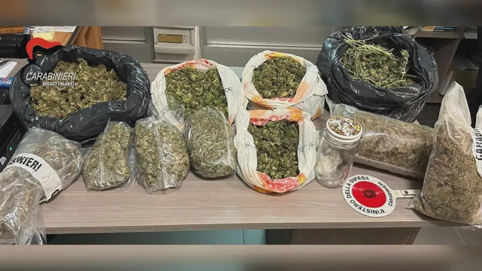 Sorpreso con dieci kg di marijuana: arrestato 19enne reggino