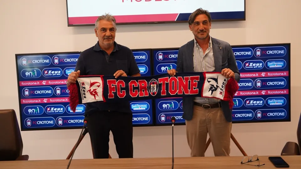 SERIE B | Calcio, il Crotone accoglie mister Modesto: «Emozionato per l'avventura, è grande responsabilità»