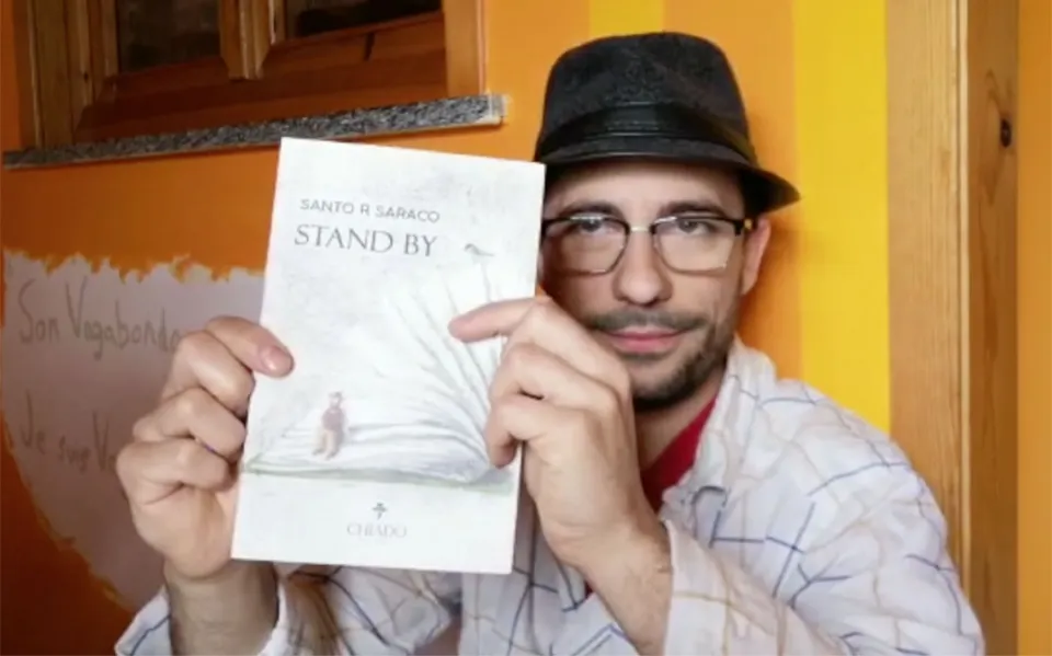 Helios, Santo Saraco e il viaggio di un vagabondo che mette la sua storia in "Stand by"