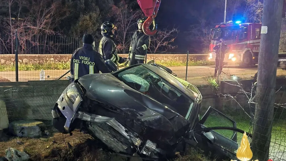 Incidente nella notte a Sellia Marina, ferito ventunenne
