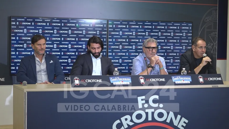 VIDEO | Calcio, parte la stagione 2023/2024 del Fc Crotone: ecco il ds Di Bari, e riecco mister Zauli