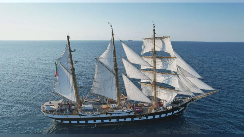 Nave Palinuro approda a Reggio Calabria: visite aperte al pubblico