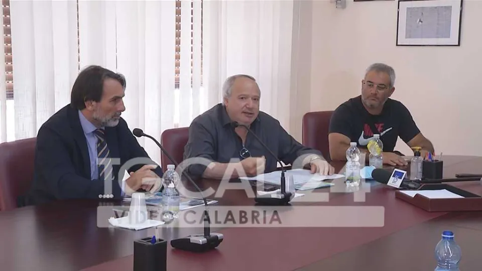 VIDEO | Crisi idrica nel Crotonese: 200 milioni di metri cubi d'acqua non utilizzata finiscono in mare