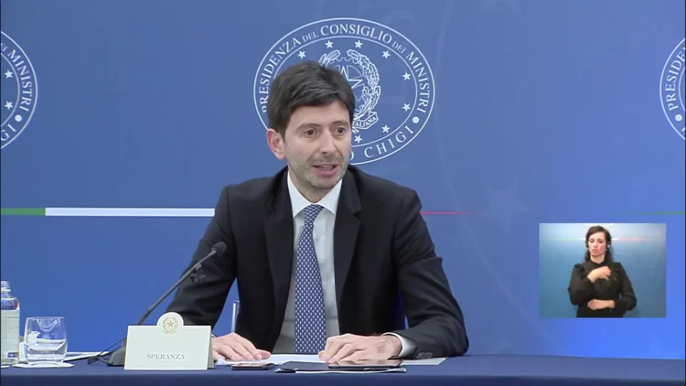 Covid, nuova variante: l'Italia chiude l'ingresso a chi è stato in Sudafrica negli ultimi 14 giorni
