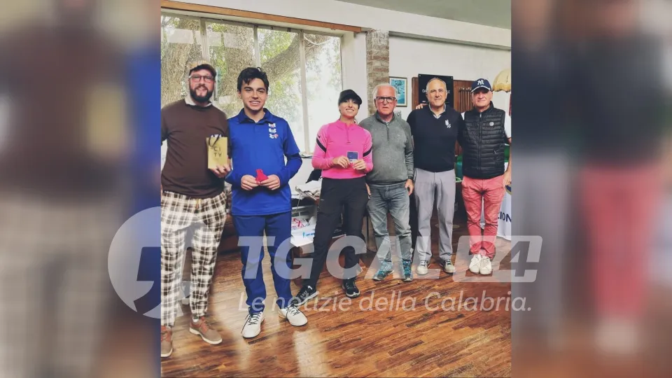 Golf: il baby prodigio calabrese Zicarelli non lascia, ma raddoppia