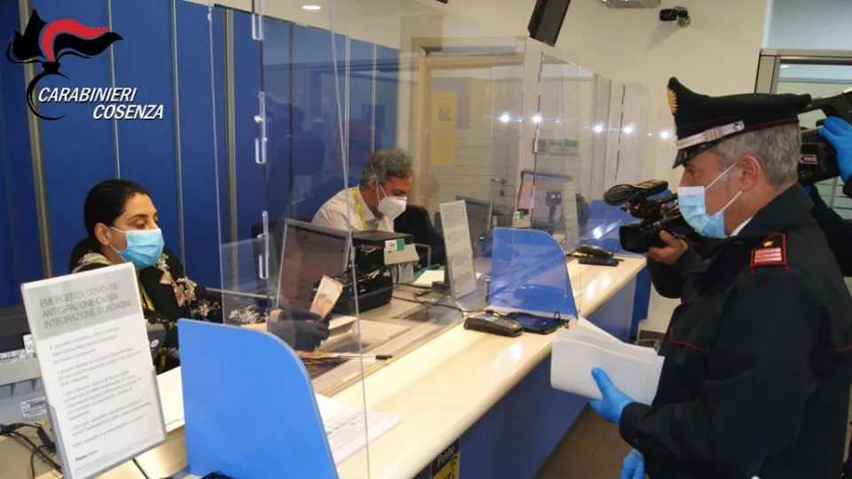 Coronavirus: accordo tra Poste Italiane e Carabinieri per la consegna delle pensioni agli over 75